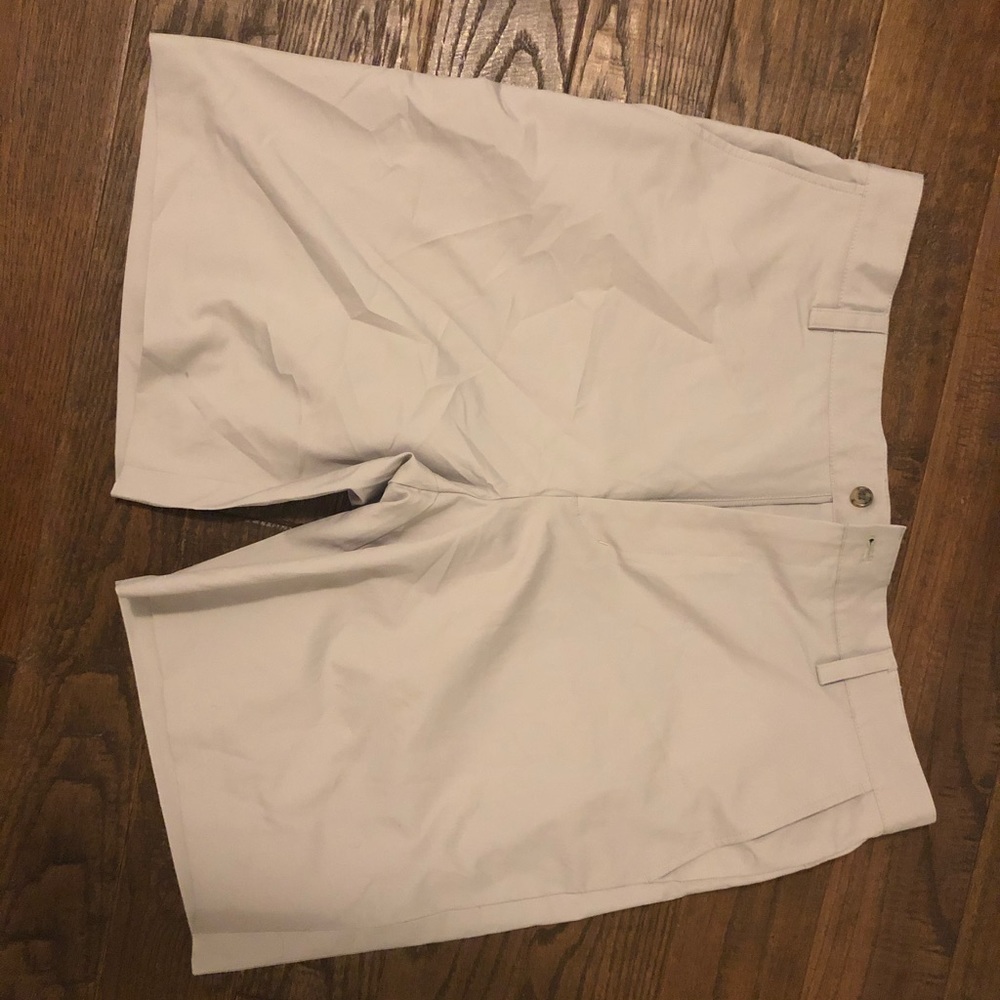 IZOD performance shorts golf